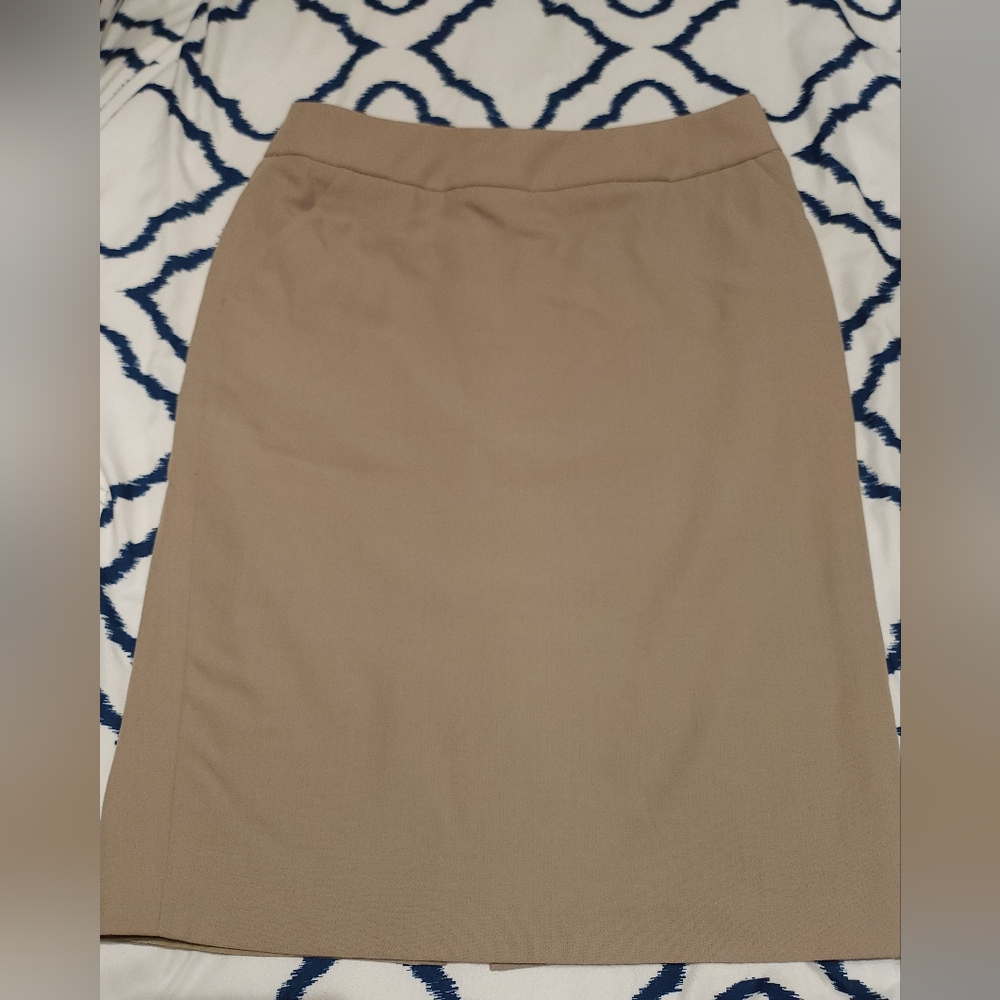 Armani Collezioni Virgin Wool, Tailored Skirt. EU Size 38. Size 8. Prelo…
